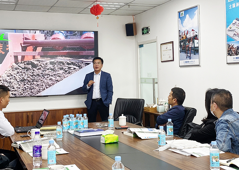 华中科技大学、中南大学一行莅临CA88官网生产基地会谈.jpg 华中科技大学、中南大学一行莅临CA88官网生产基地会谈