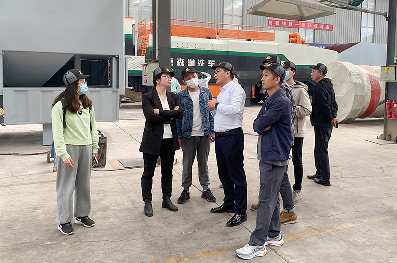 华中科技大学、中南大学一行莅临CA88官网生产基地考察调研.jpg 华中科技大学、中南大学一行莅临CA88官网生产基地考察调研